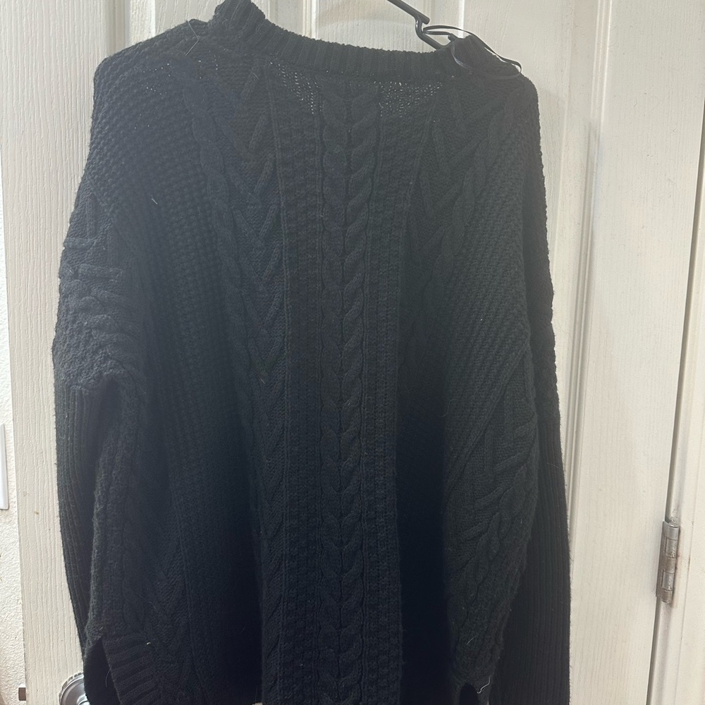 Natural Reflections Black Crewneck Cable Knit Sweater
